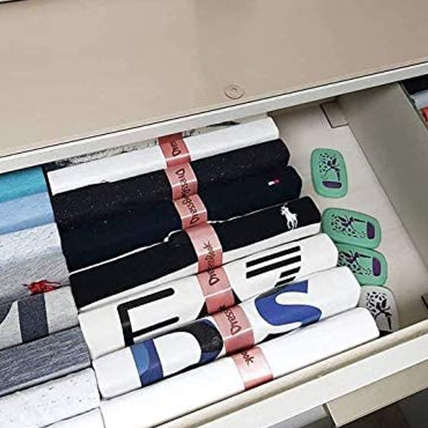 4026A DressBook Foldable Clothes T-Shirt Closet Organizer FOLDING BOARD CLOTHES FOLDER STORAGE ORGANIZER ( 10 PCS ) DeoDap 4026A DressBook Foldable Clothes T-Shirt Closet Organizer FOLDING BOARD CLOTHES FOLDER STORAGE ORGANIZER ( 10 PCS ) DeoDap